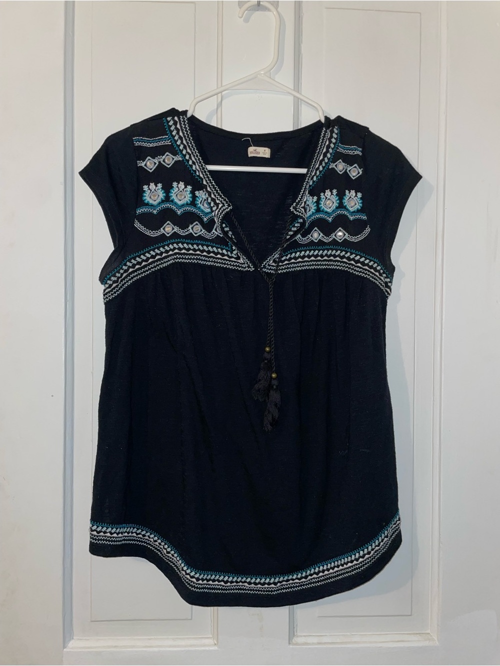 Hollister Black Short-Sleeve Embroidered V-Neck Top with Tassel Tie. Size M #17
